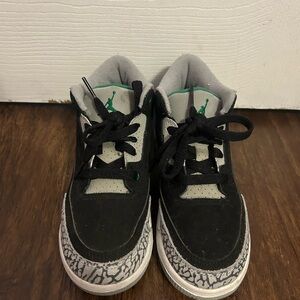 Jordan Kids “Pine Green” Black, Gray & Green Retro Basketball Sneakers